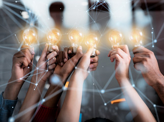 引导学生运用什么的思想,推导平行四边形